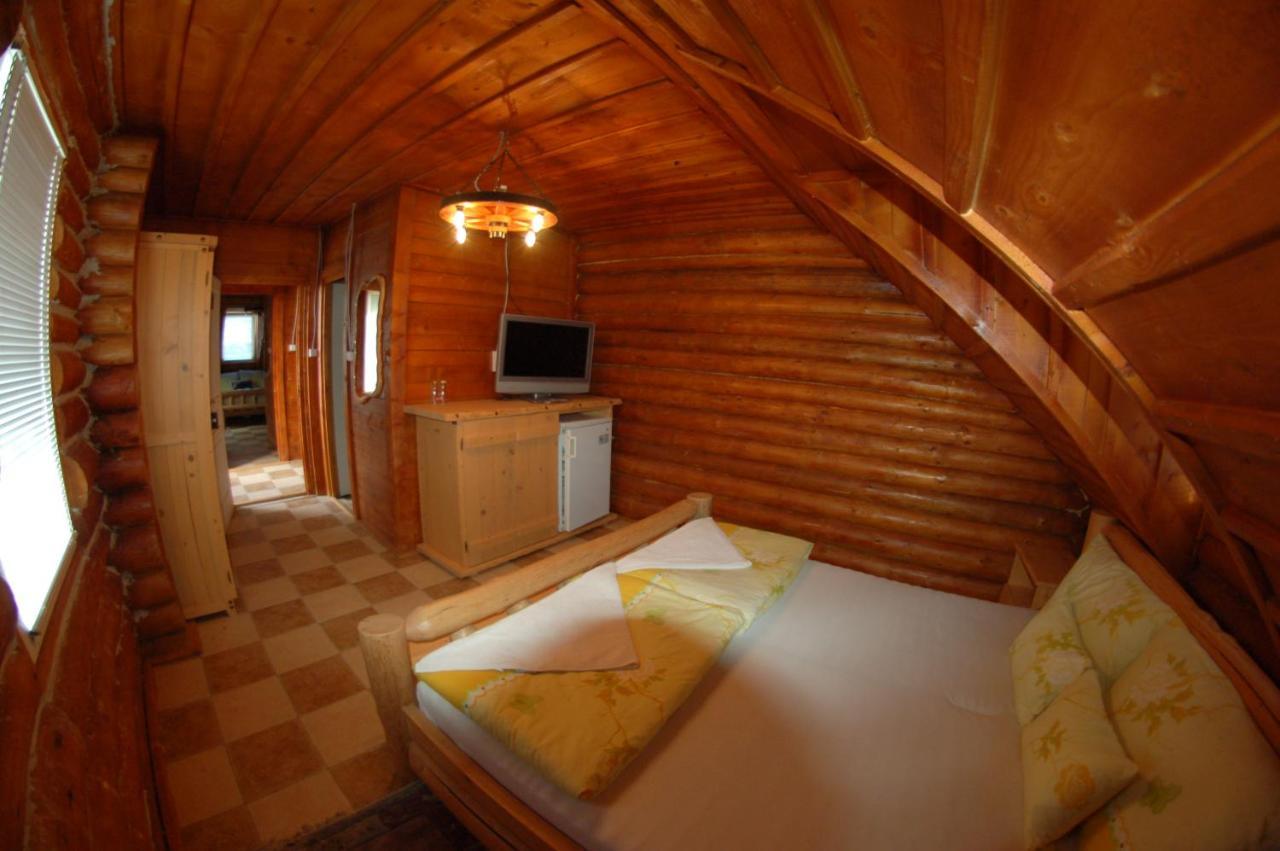 Roenk-Wellness Panzio Mezopeterd Bed & Breakfast Eksteriør bilde